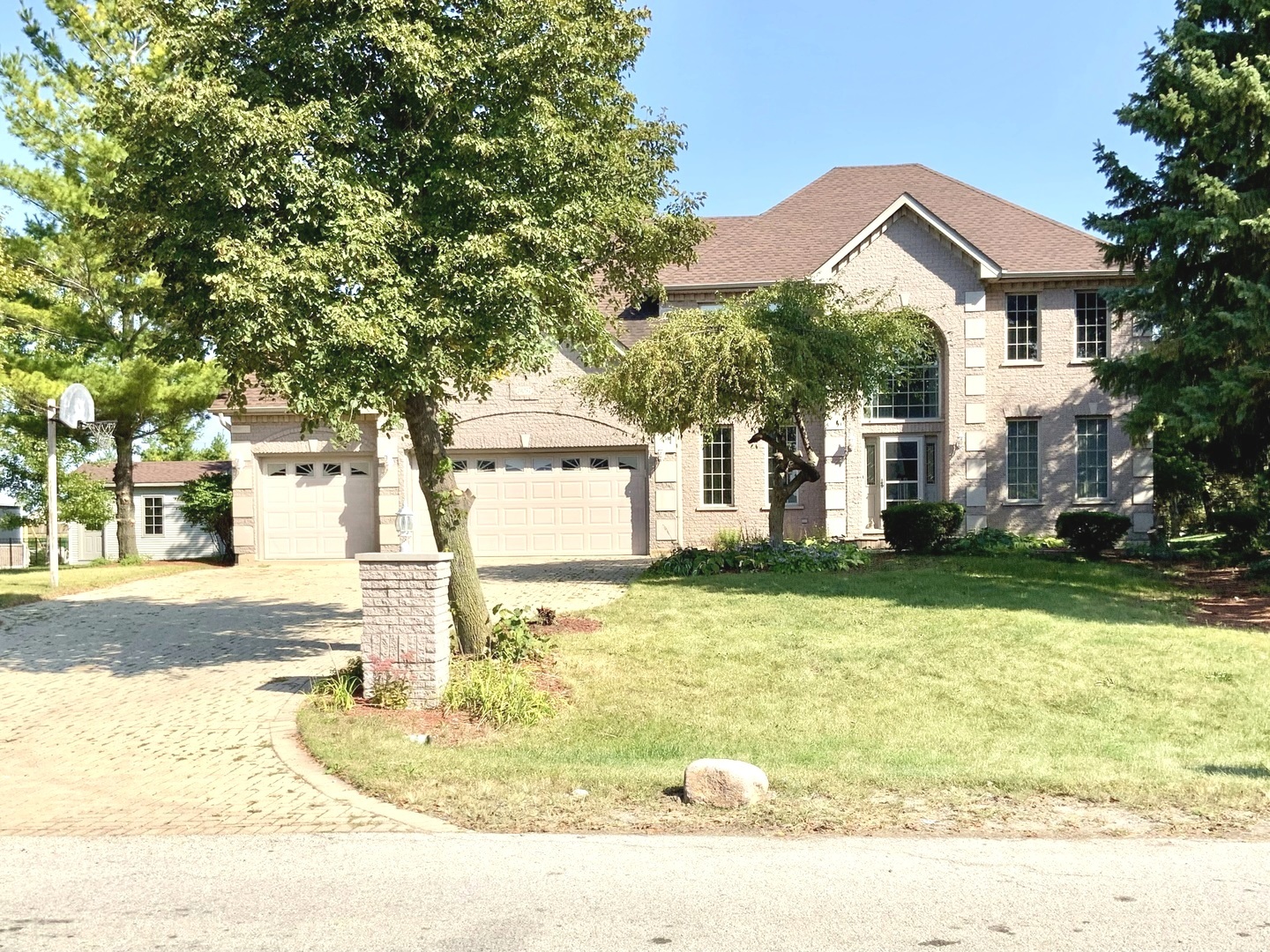 19057 S Saddlebrook Drive, Shorewood, IL 60404