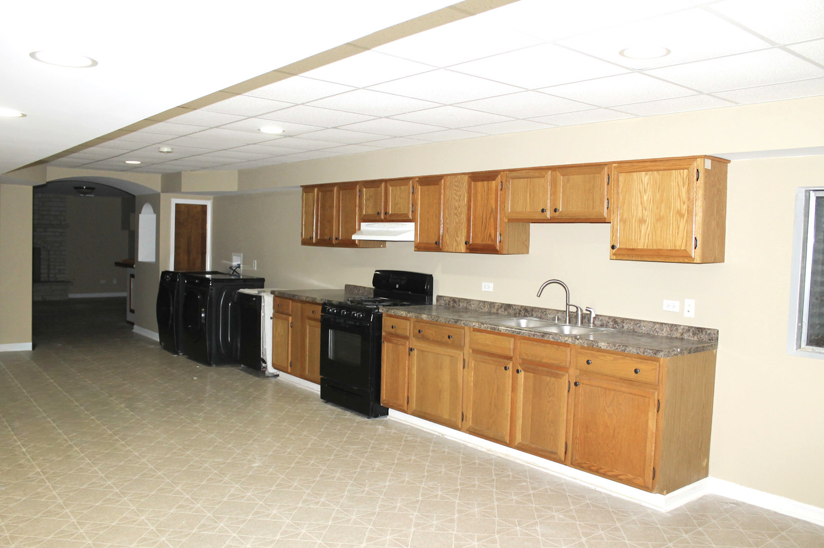 19057 S Saddlebrook Drive, Shorewood, IL 60404