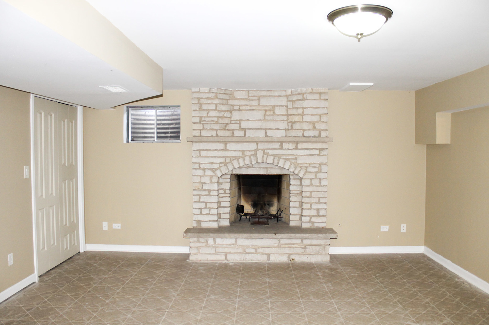 19057 S Saddlebrook Drive, Shorewood, IL 60404