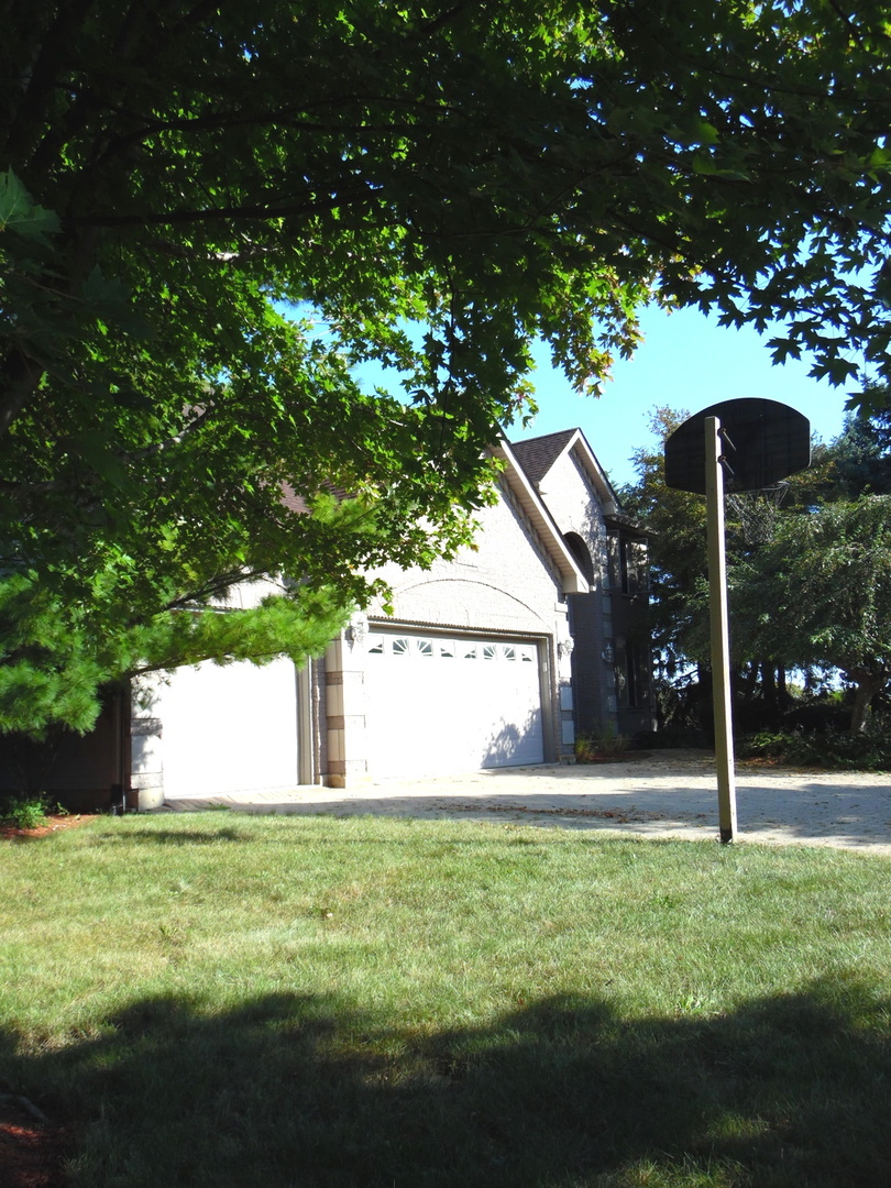 19057 S Saddlebrook Drive, Shorewood, IL 60404