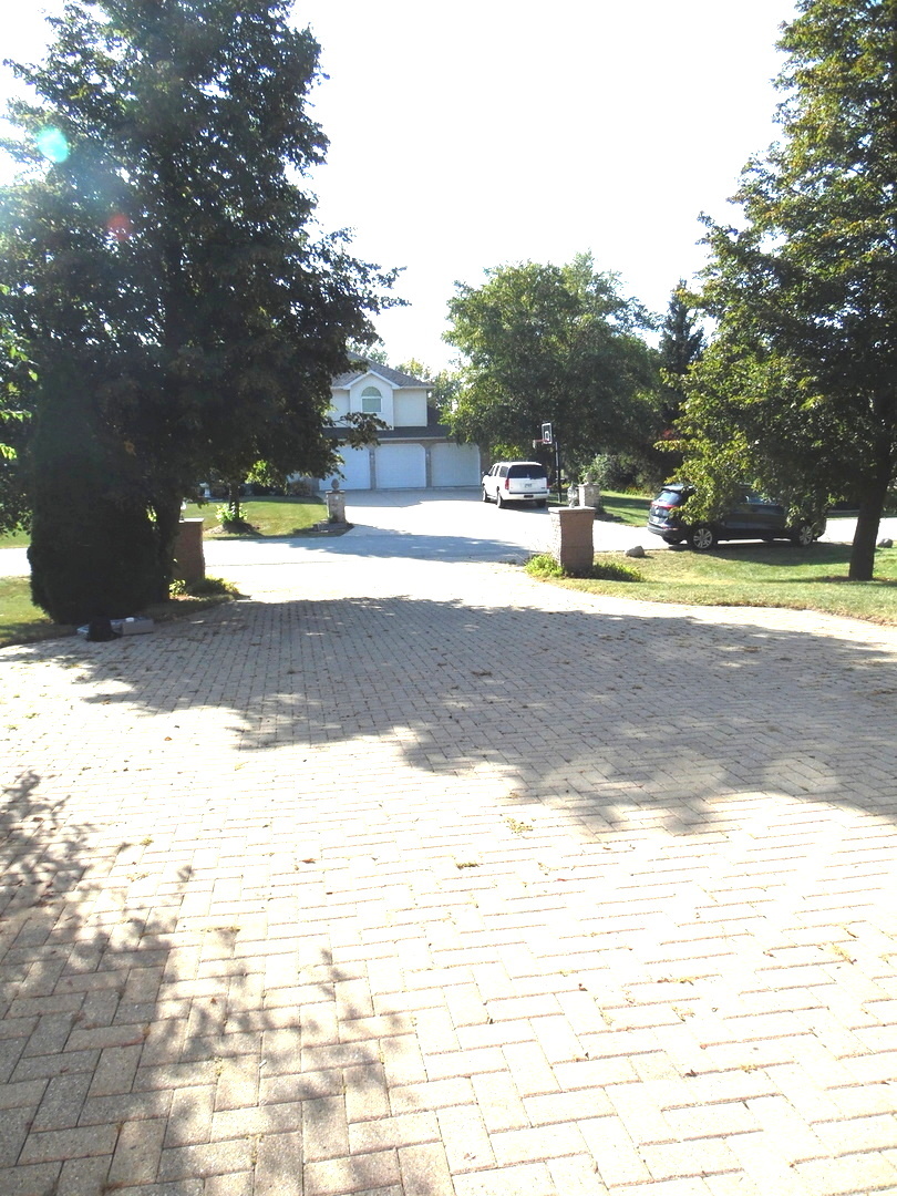 19057 S Saddlebrook Drive, Shorewood, IL 60404