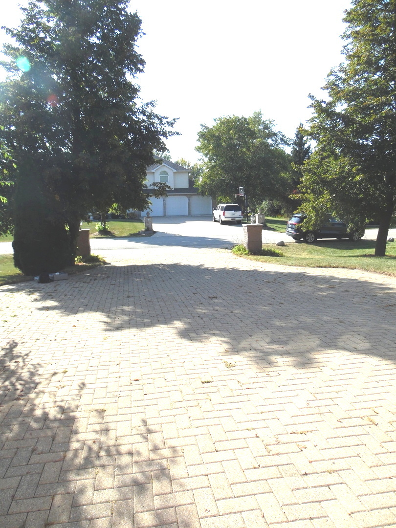 19057 S Saddlebrook Drive, Shorewood, IL 60404