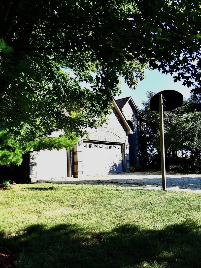 19057 S Saddlebrook Drive, Shorewood, IL 60404