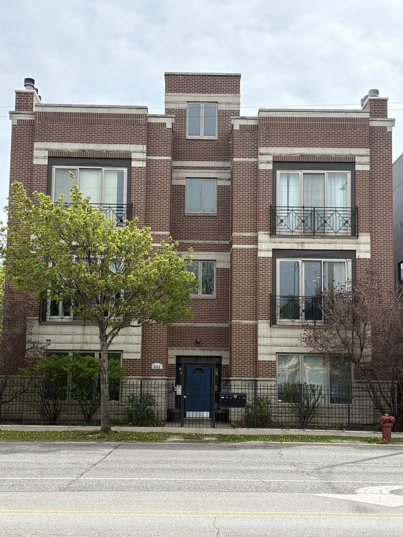 4325 N Cicero Avenue #2S, Chicago, IL 60641