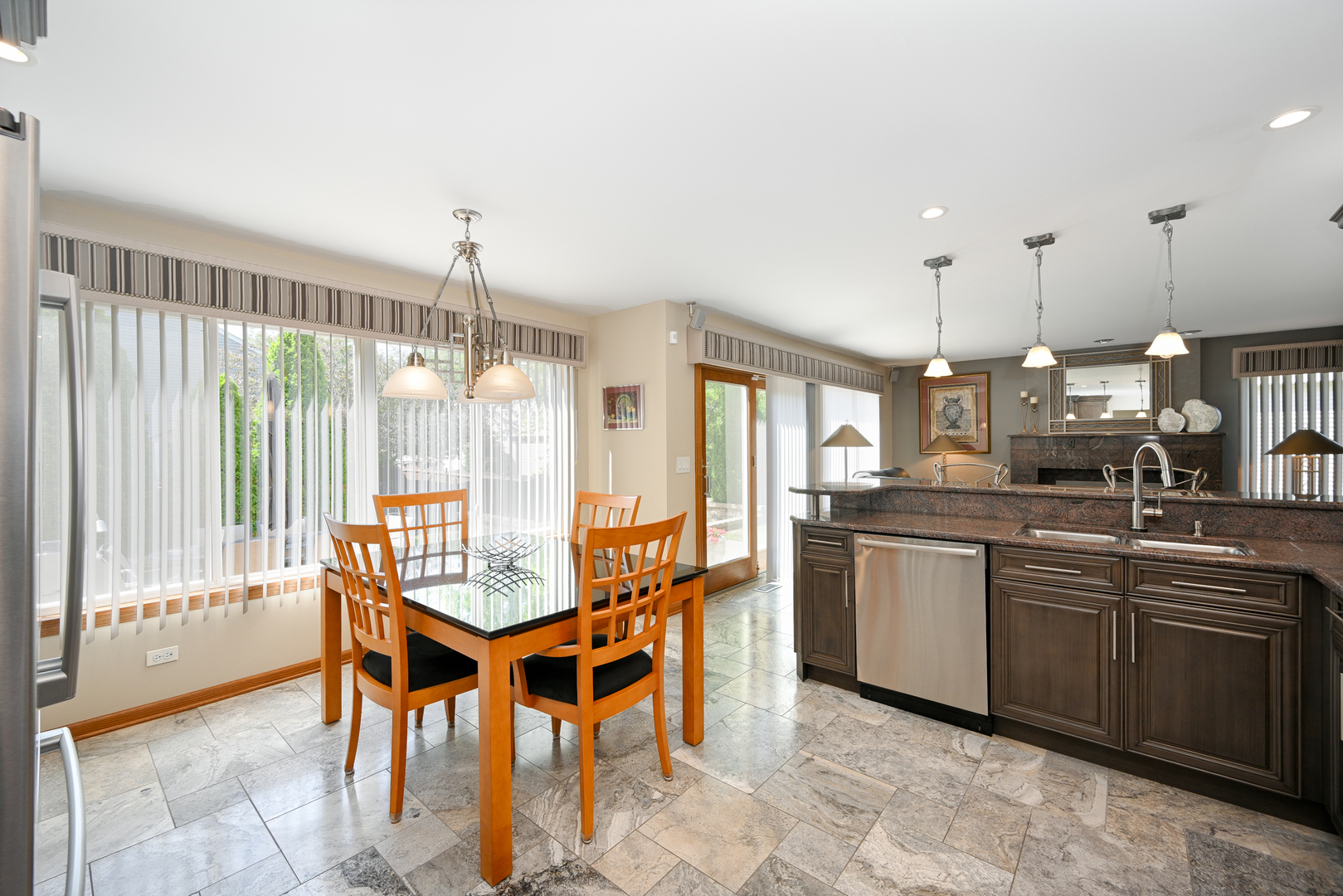 678 Larch Drive, Carol Stream, IL 60188