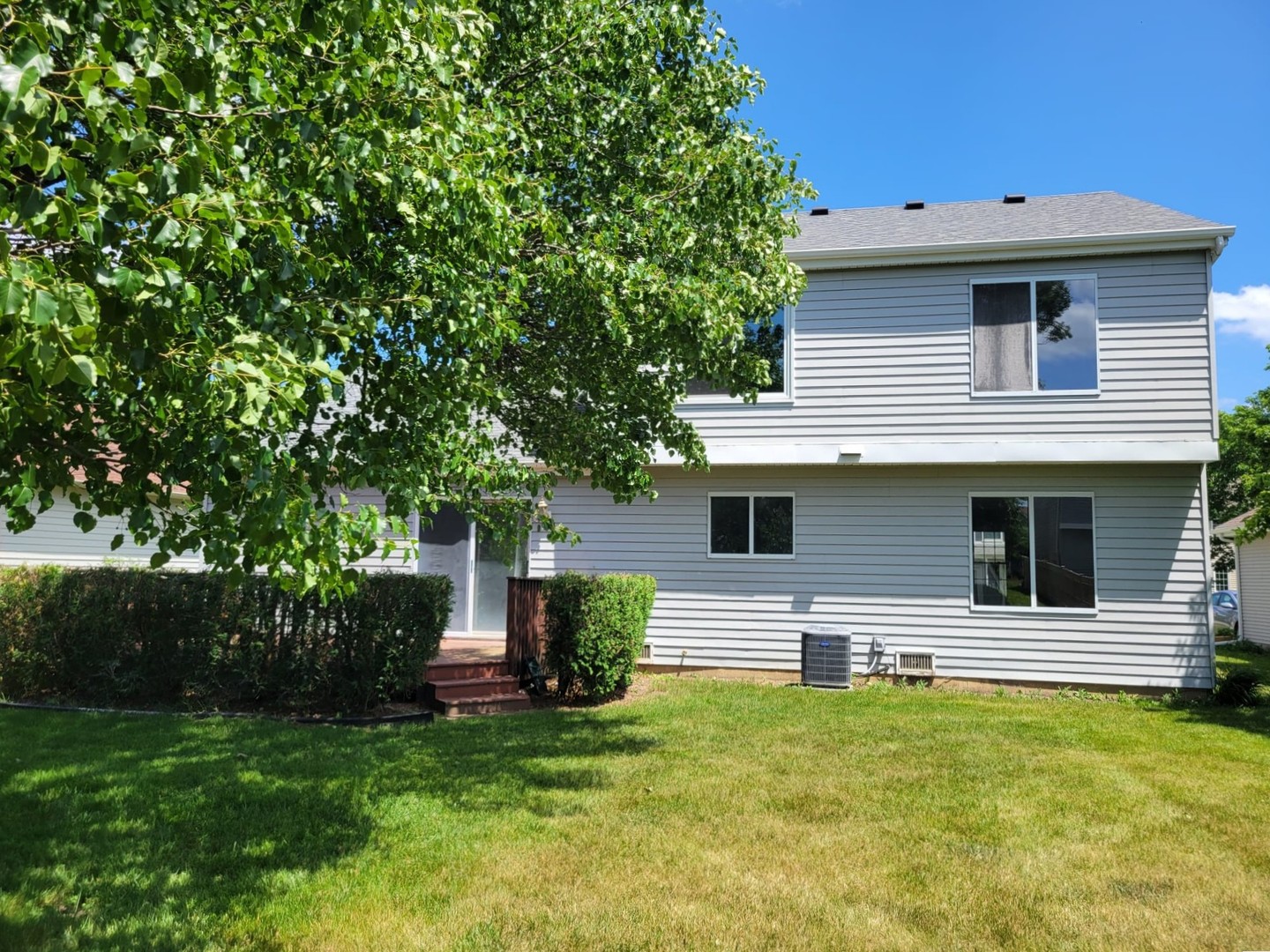 242 Stafford Drive, Mundelein, IL 60060