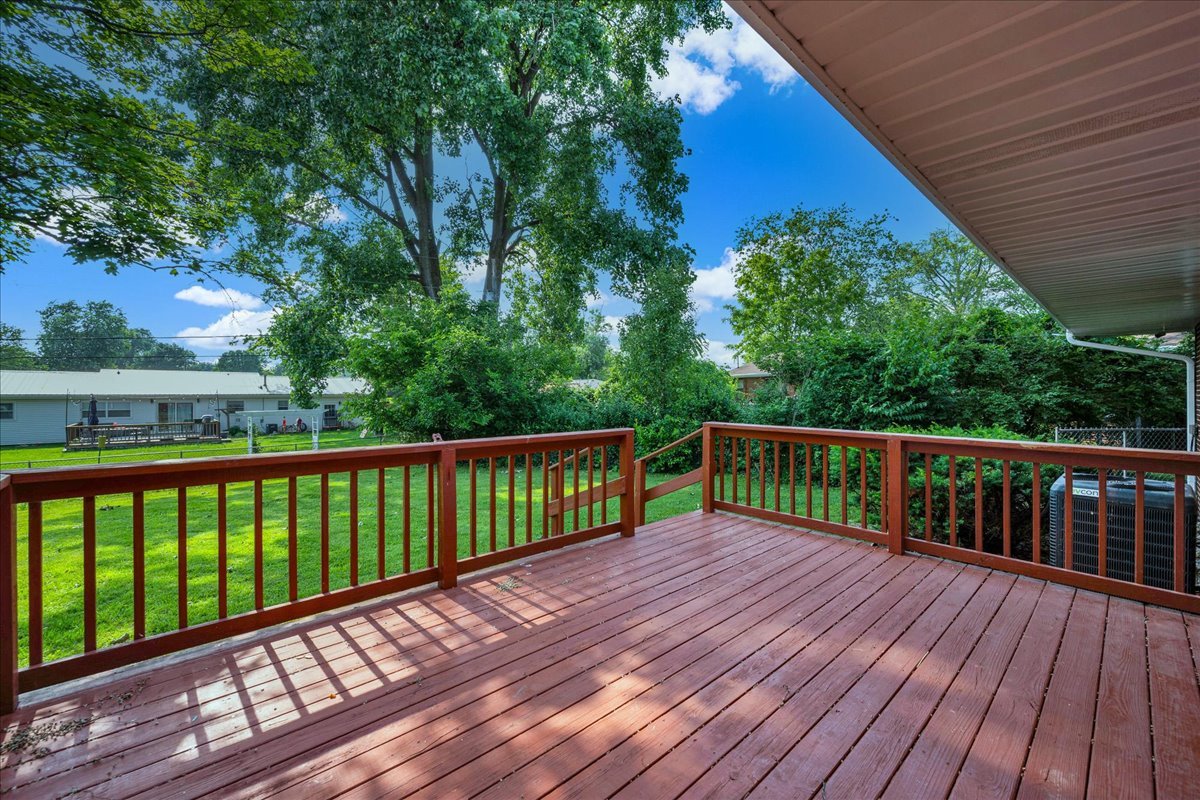 528 Ashby Drive, Charleston, IL 61920