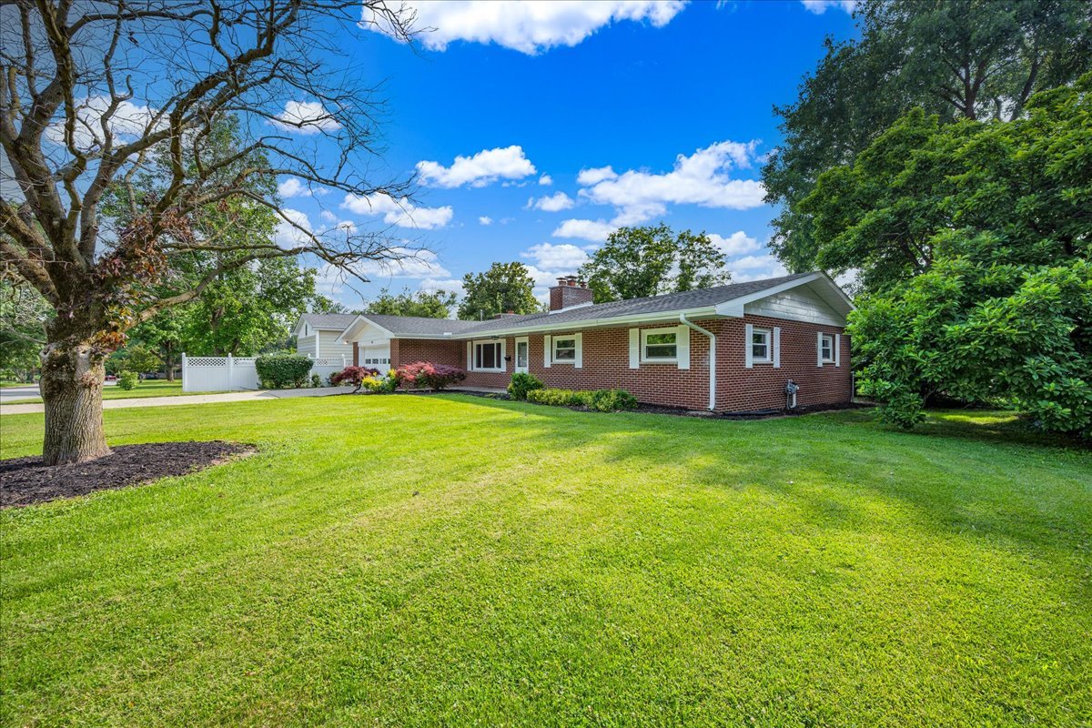 528 Ashby Drive, Charleston, IL 61920