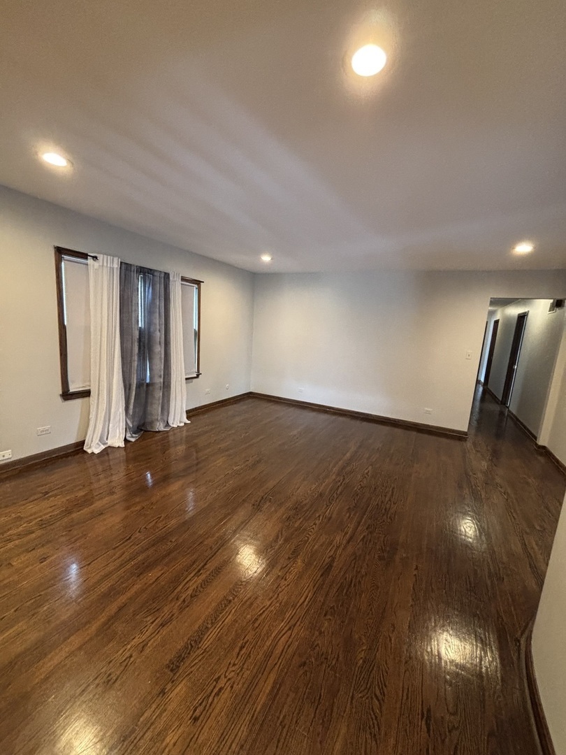 851 N Northwest Highway #2, Park Ridge, IL 60068