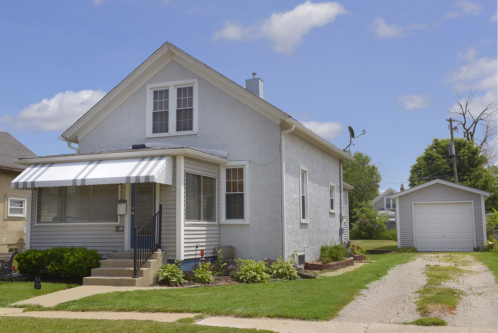 218 20th Avenue, Naplate, IL 61350
