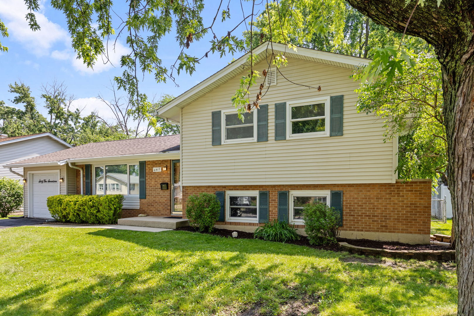 6517 Woodridge Drive, Woodridge, IL 60517