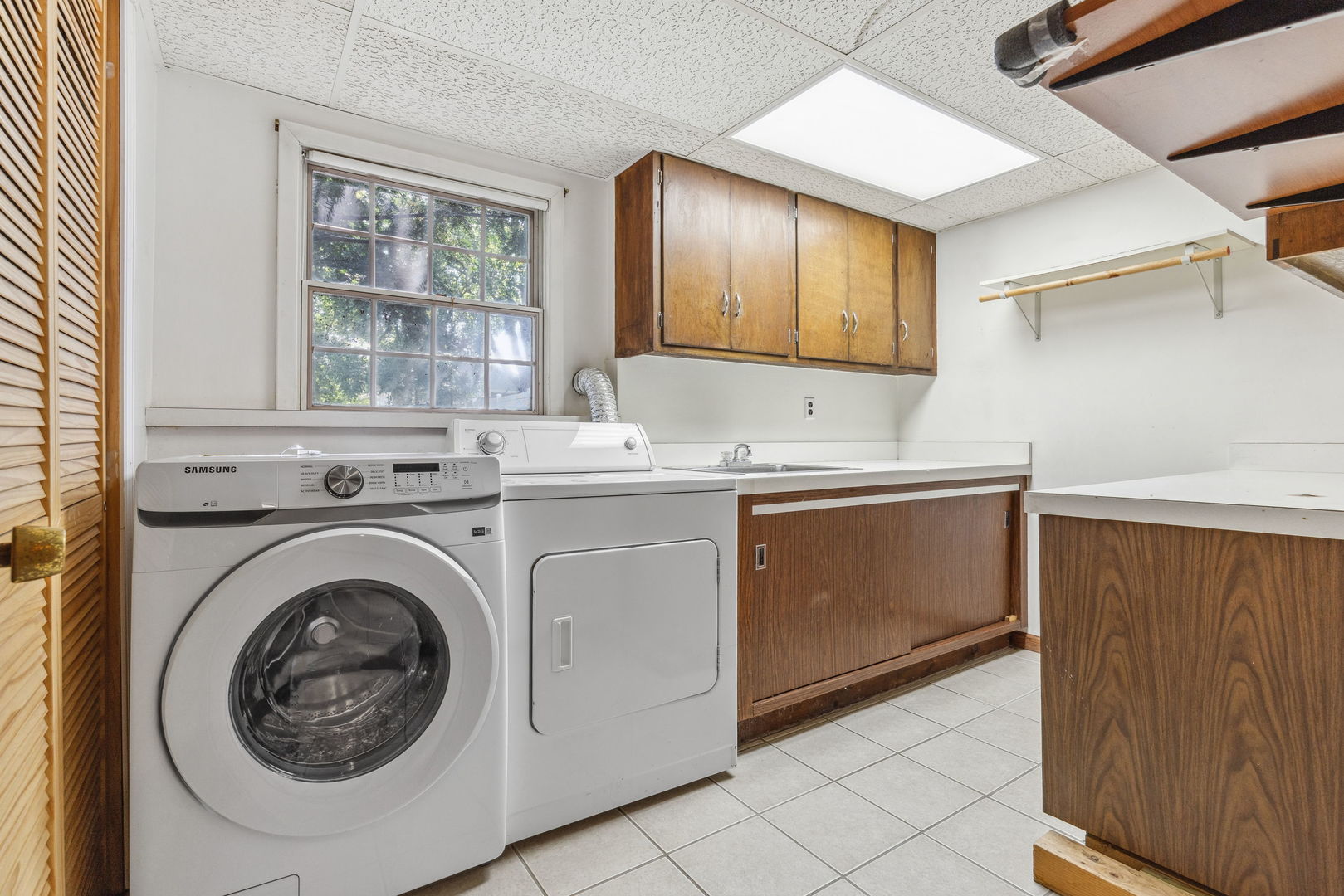 6517 Woodridge Drive, Woodridge, IL 60517