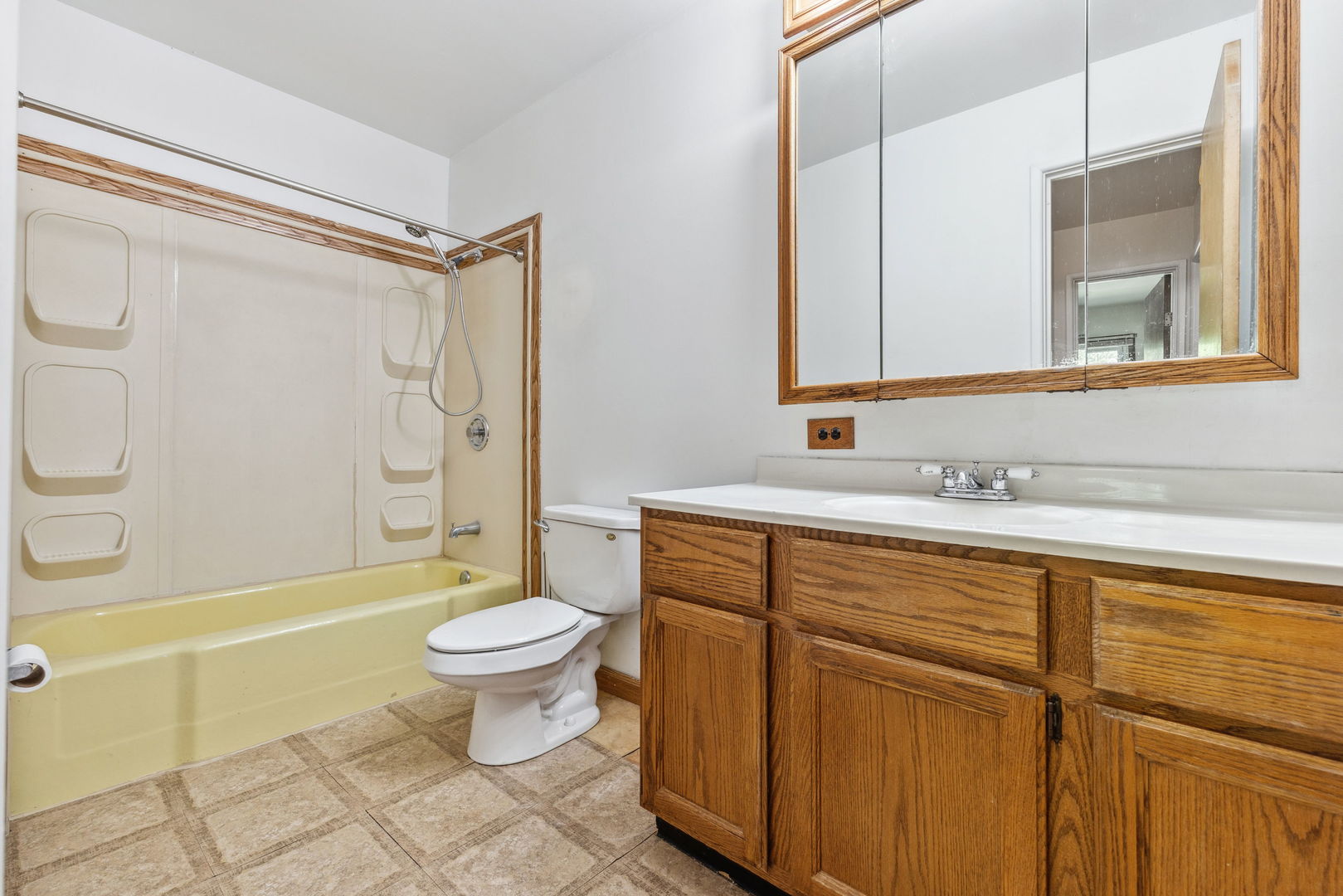 6517 Woodridge Drive, Woodridge, IL 60517
