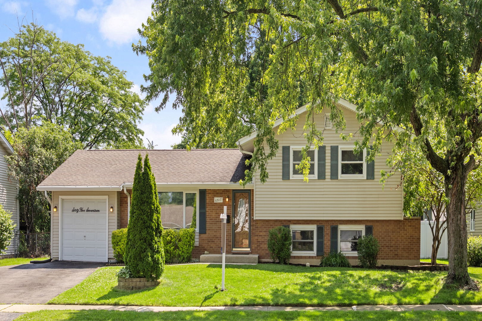 6517 Woodridge Drive, Woodridge, IL 60517