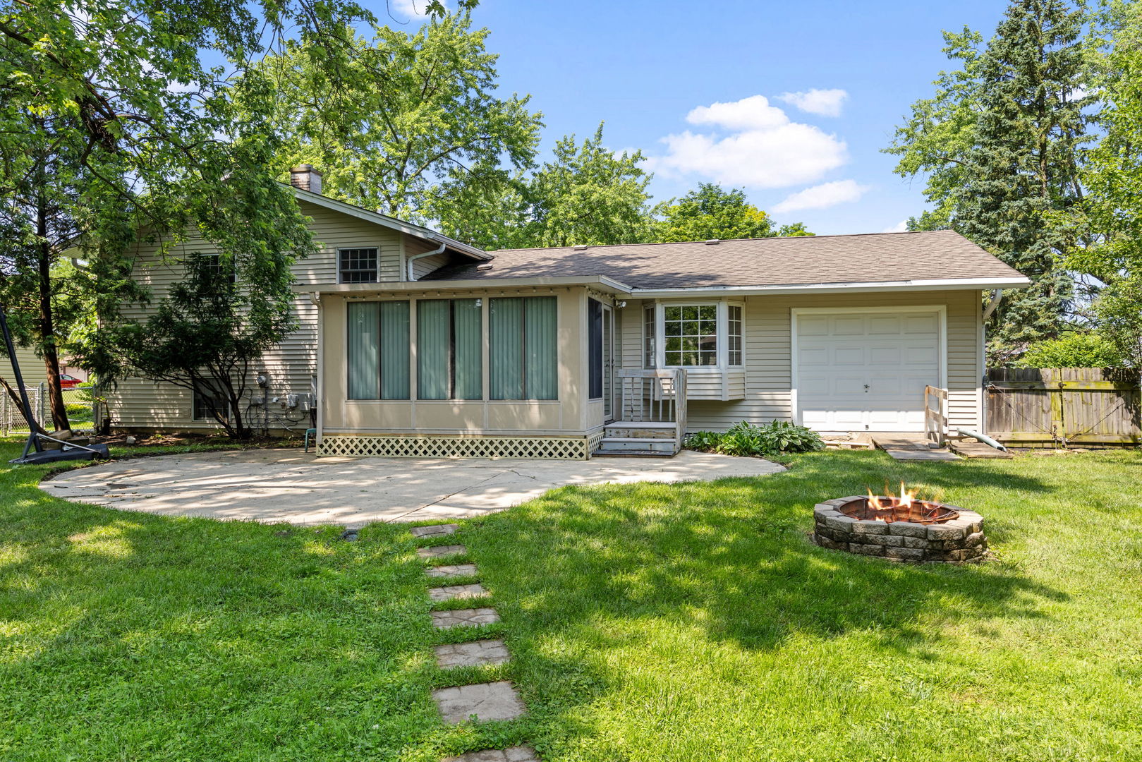 6517 Woodridge Drive, Woodridge, IL 60517