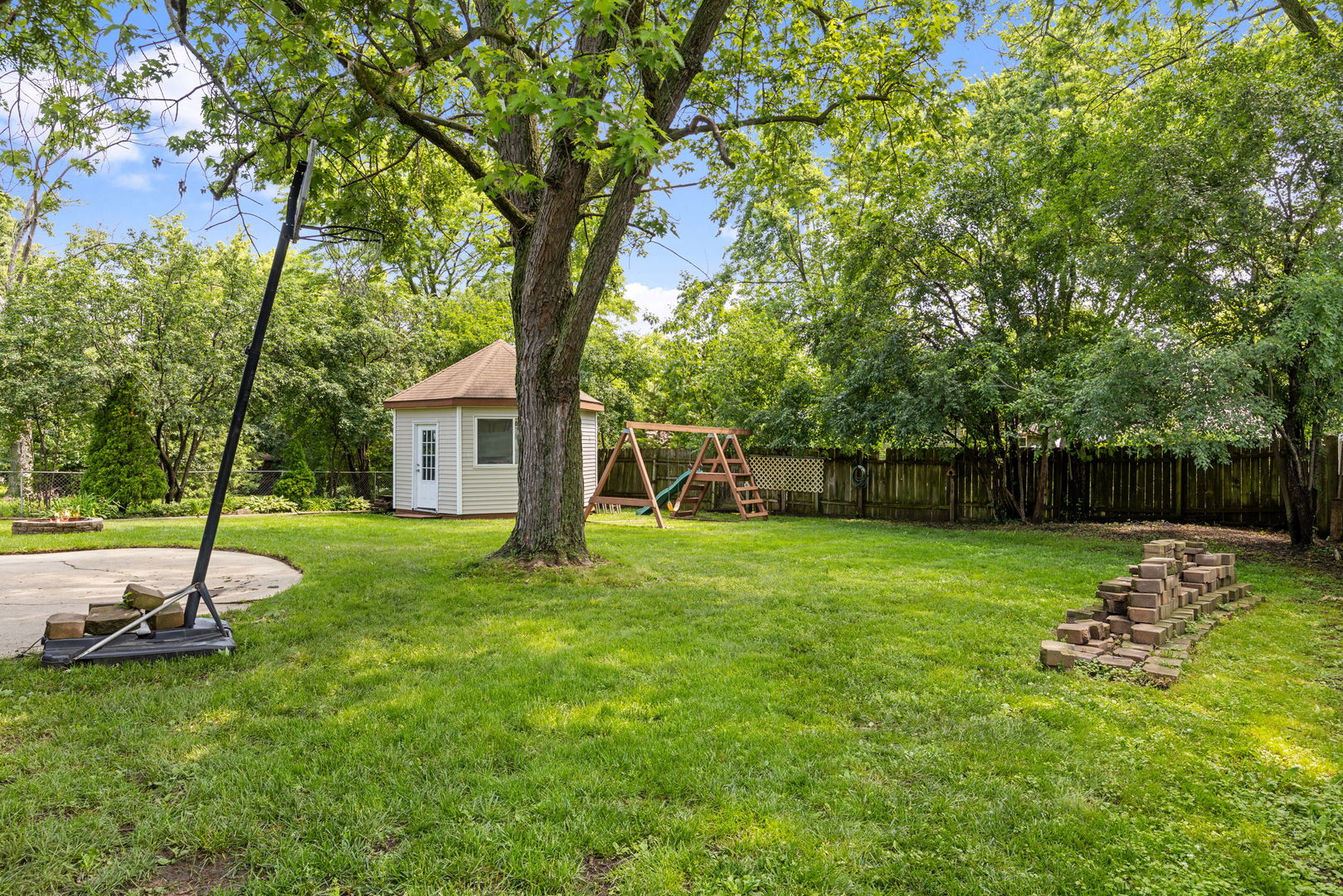 6517 Woodridge Drive, Woodridge, IL 60517