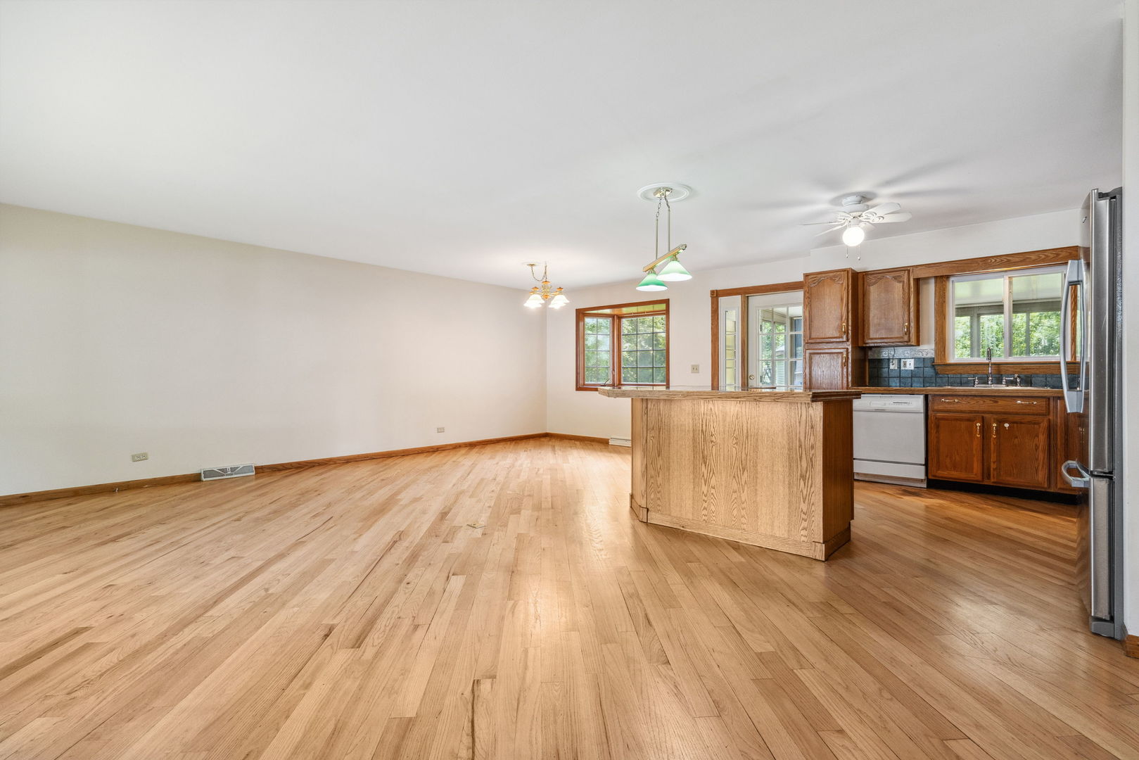 6517 Woodridge Drive, Woodridge, IL 60517