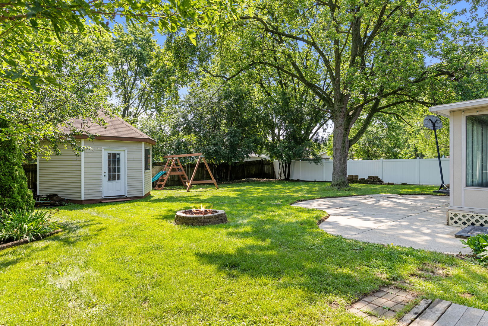6517 Woodridge Drive, Woodridge, IL 60517