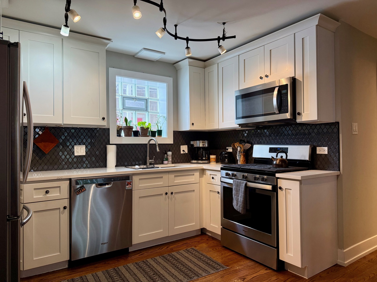 3401 W Beach Avenue, Chicago, IL 60651