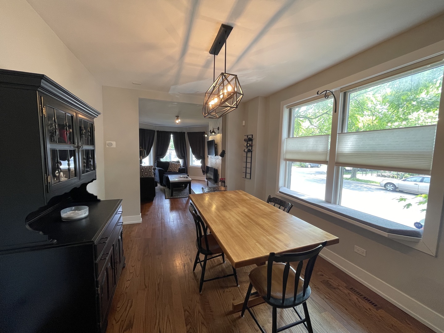 3401 W Beach Avenue, Chicago, IL 60651