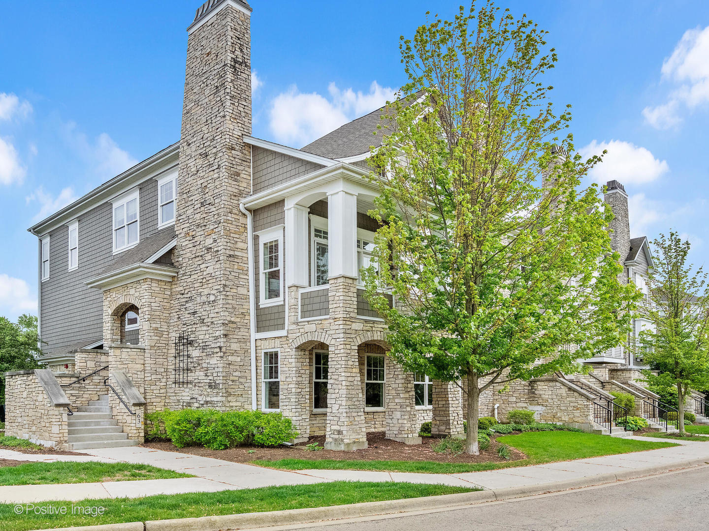 63 W Kennedy Lane, Hinsdale, IL 60521