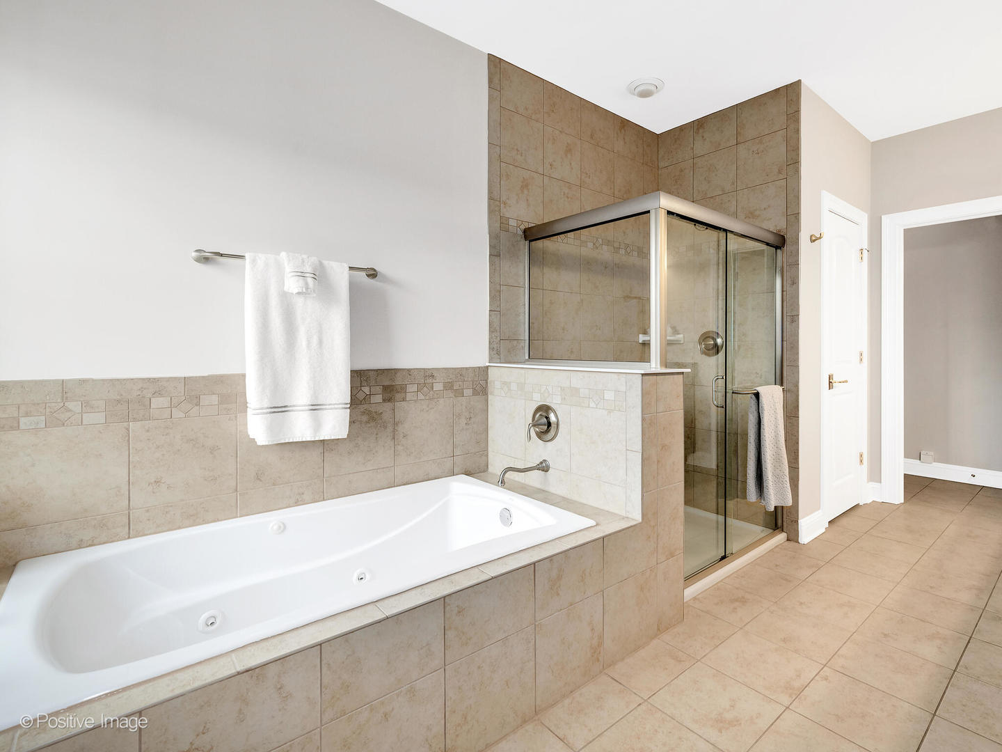 63 W Kennedy Lane, Hinsdale, IL 60521