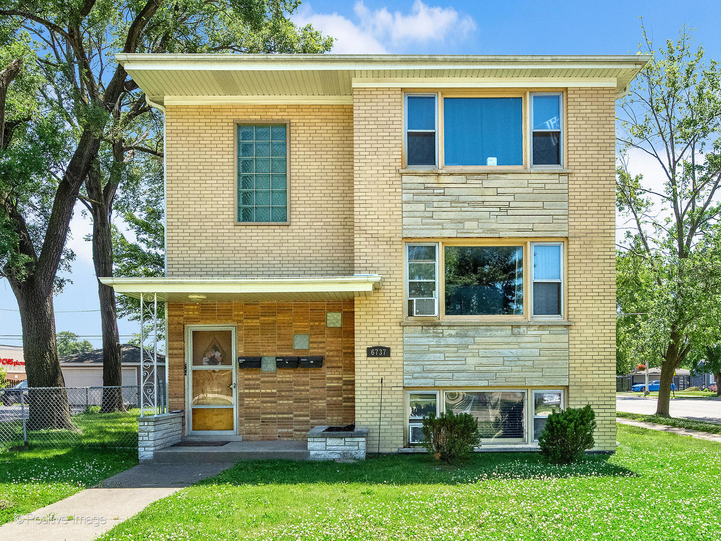 6737 W Lloyd Drive, Worth, IL 60482