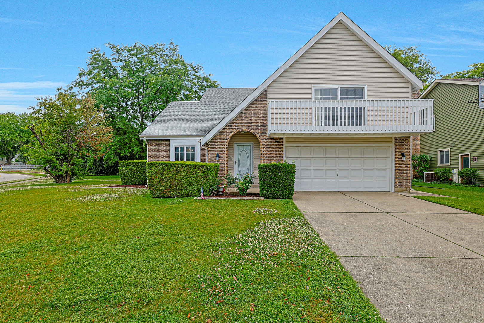 1087 Amberwood Drive, Crystal Lake, IL 60014