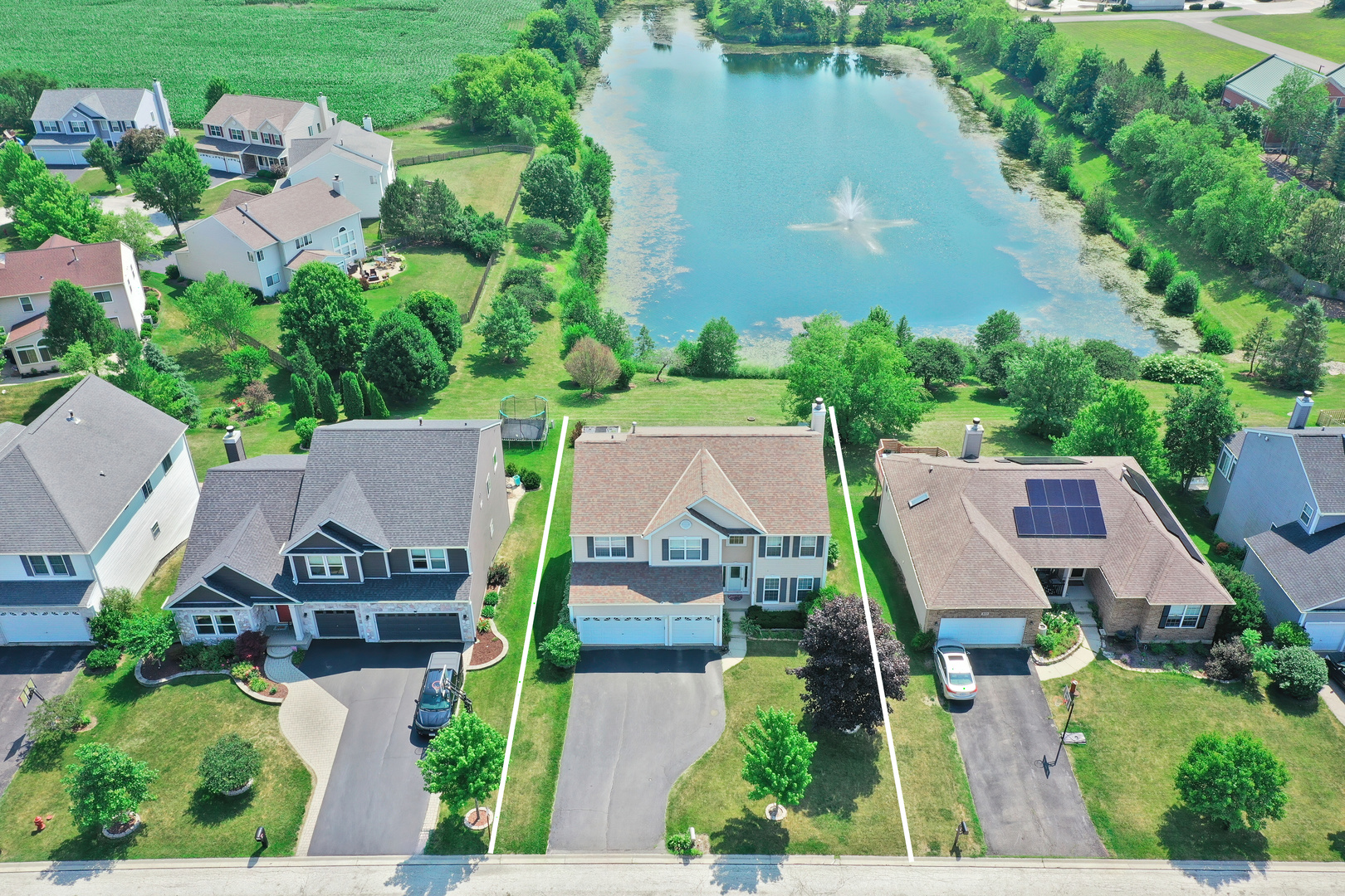 299 Cross Creek Lane, Lindenhurst, IL 60046
