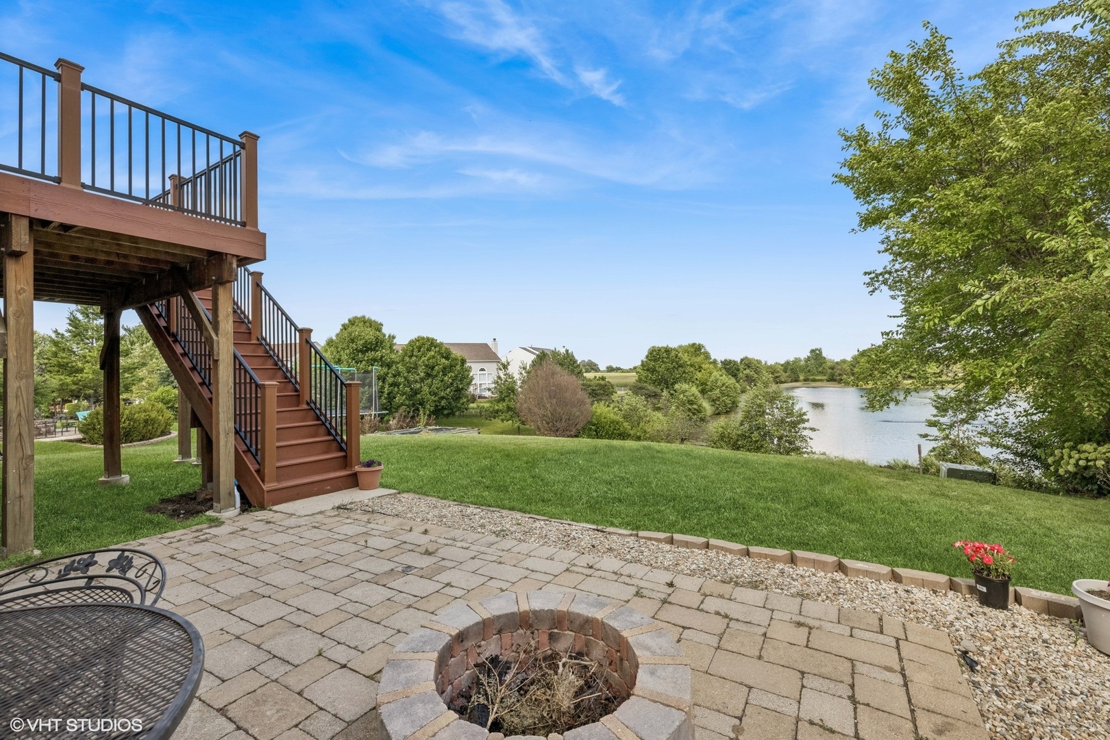 299 Cross Creek Lane, Lindenhurst, IL 60046