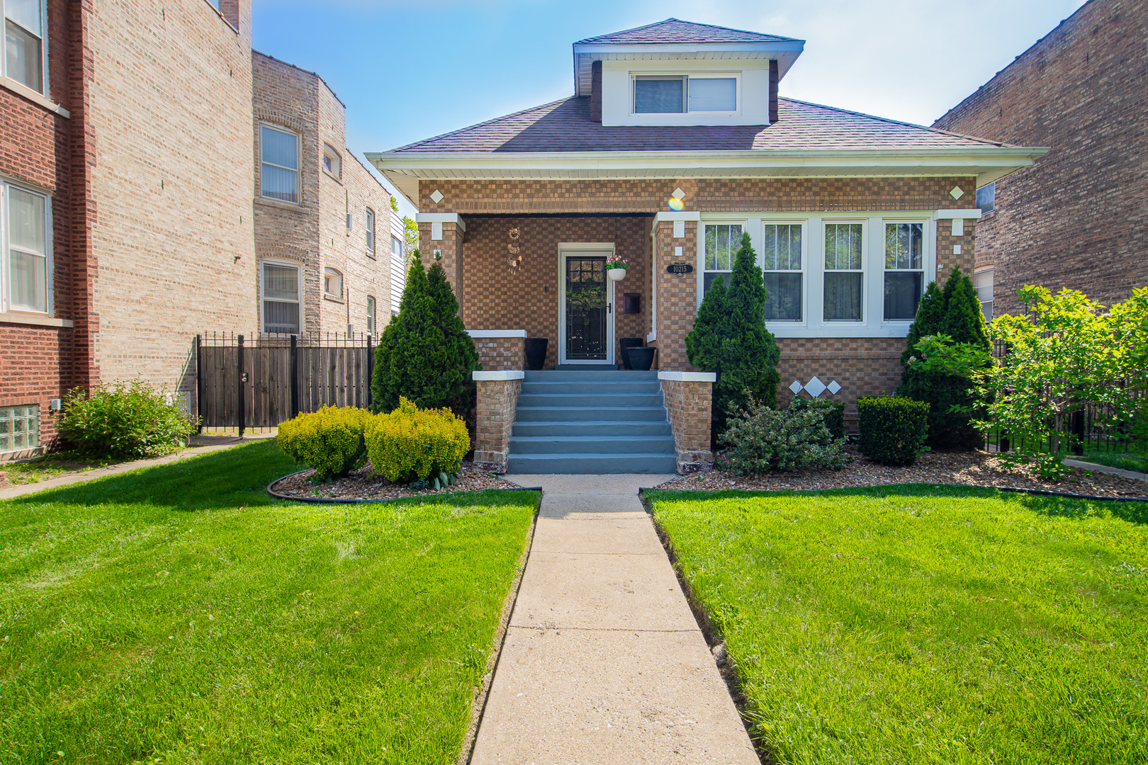 10215 S Charles Street, Chicago, IL 60643