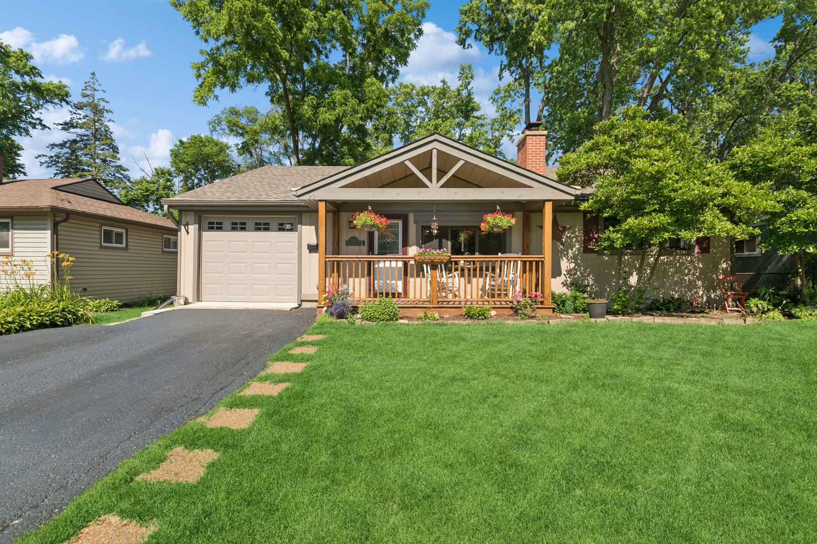 122 N Woodlawn Street, Wheaton, IL 60187