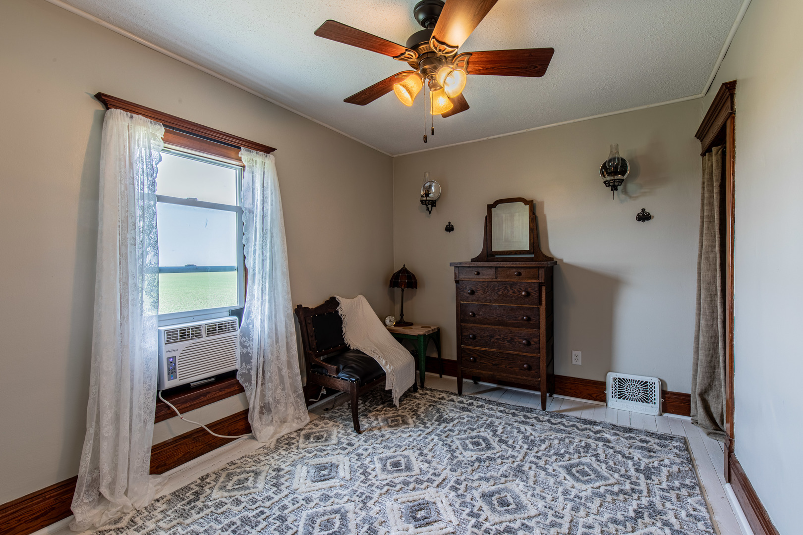 4116 E 13th Road, Earlville, IL 60518