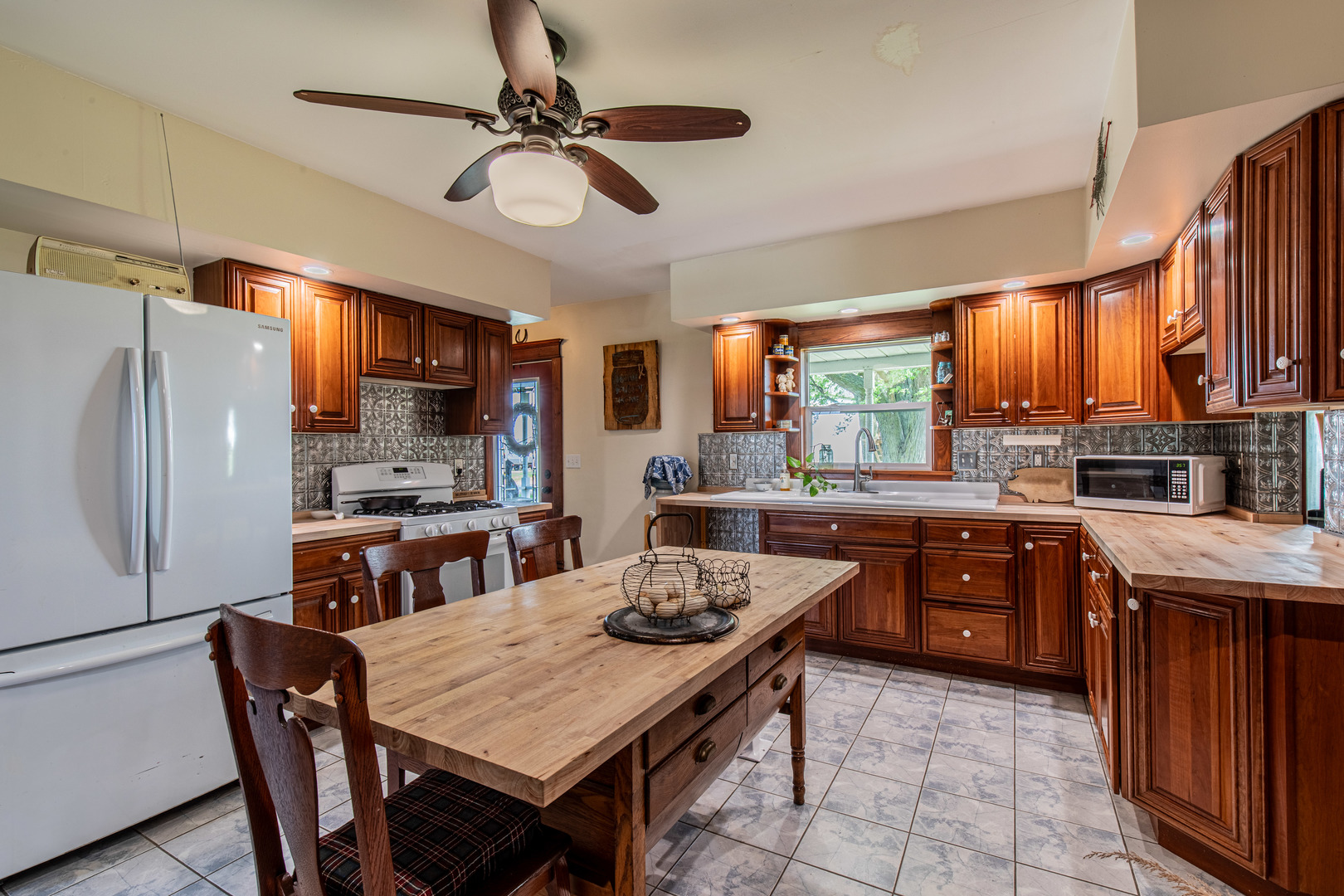 4116 E 13th Road, Earlville, IL 60518