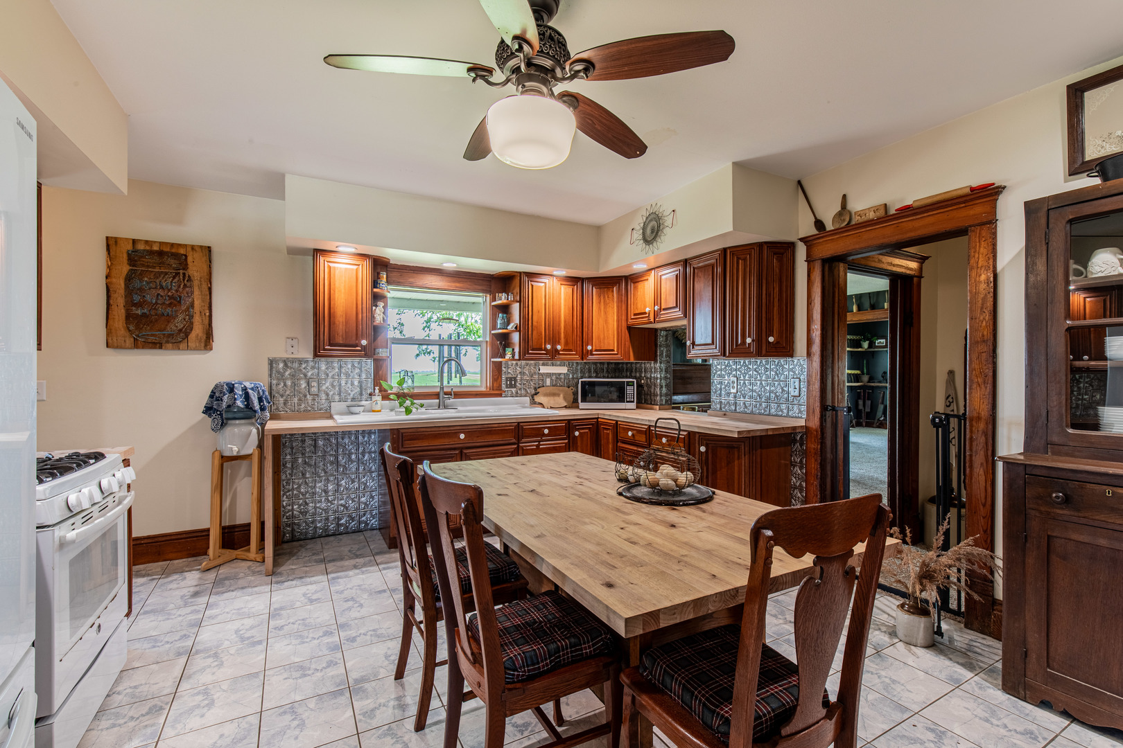 4116 E 13th Road, Earlville, IL 60518