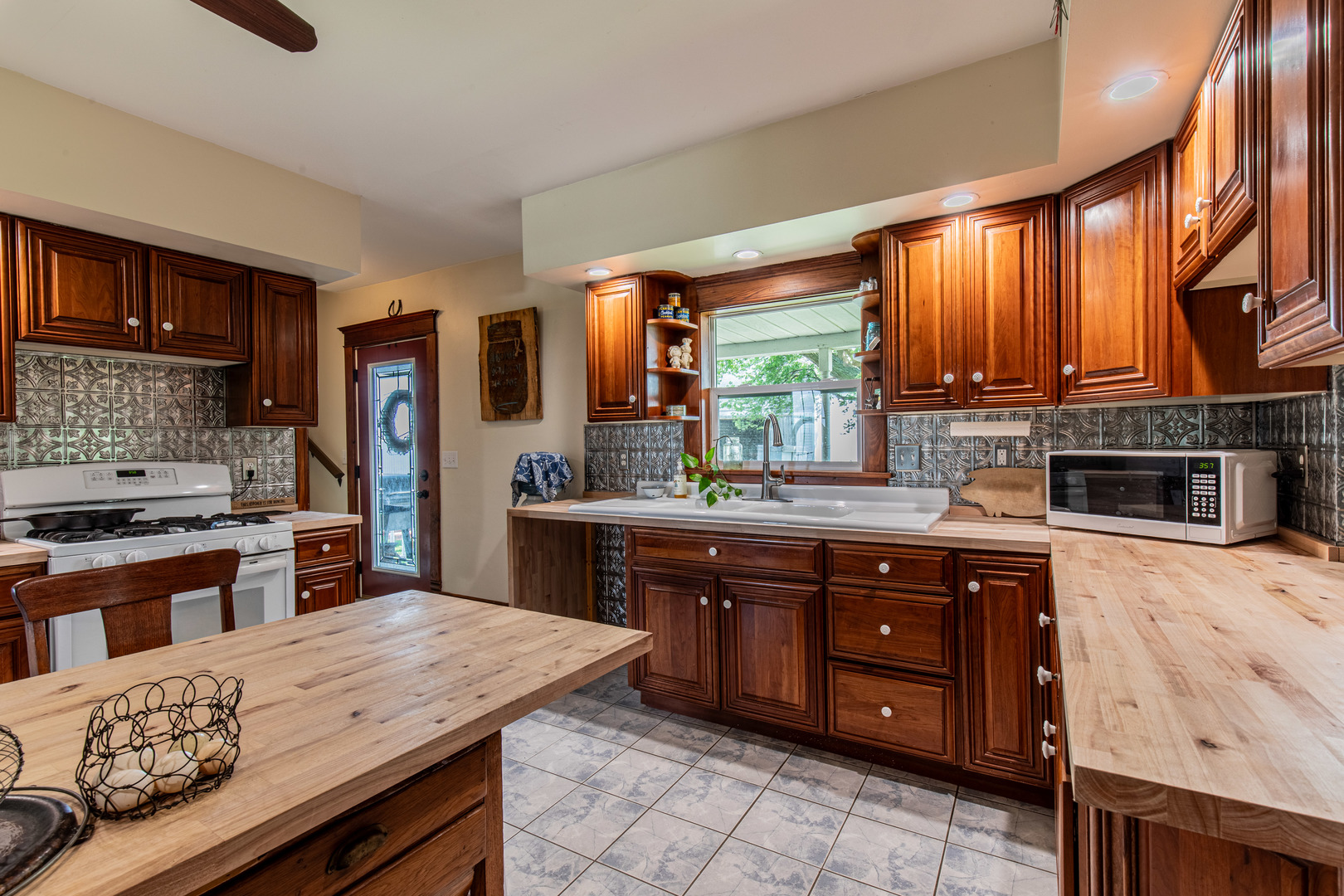 4116 E 13th Road, Earlville, IL 60518