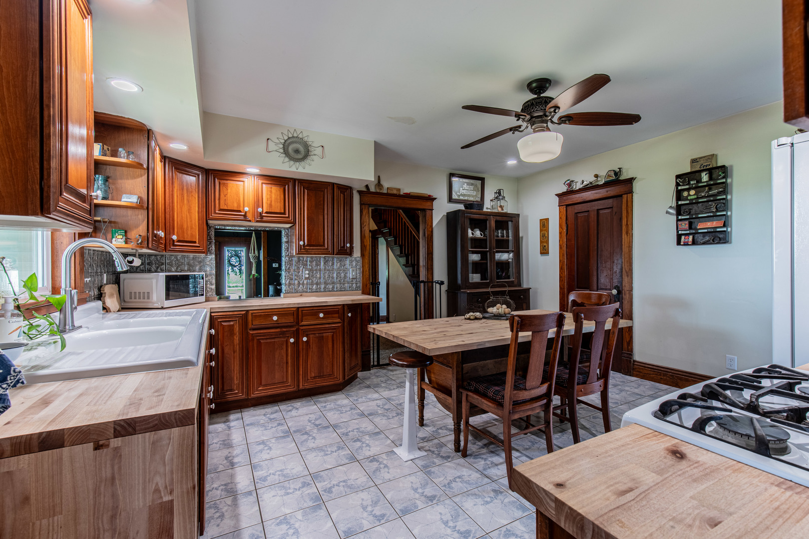 4116 E 13th Road, Earlville, IL 60518