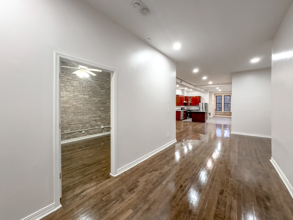 3345 N Clark Street #2, Chicago, IL 60657