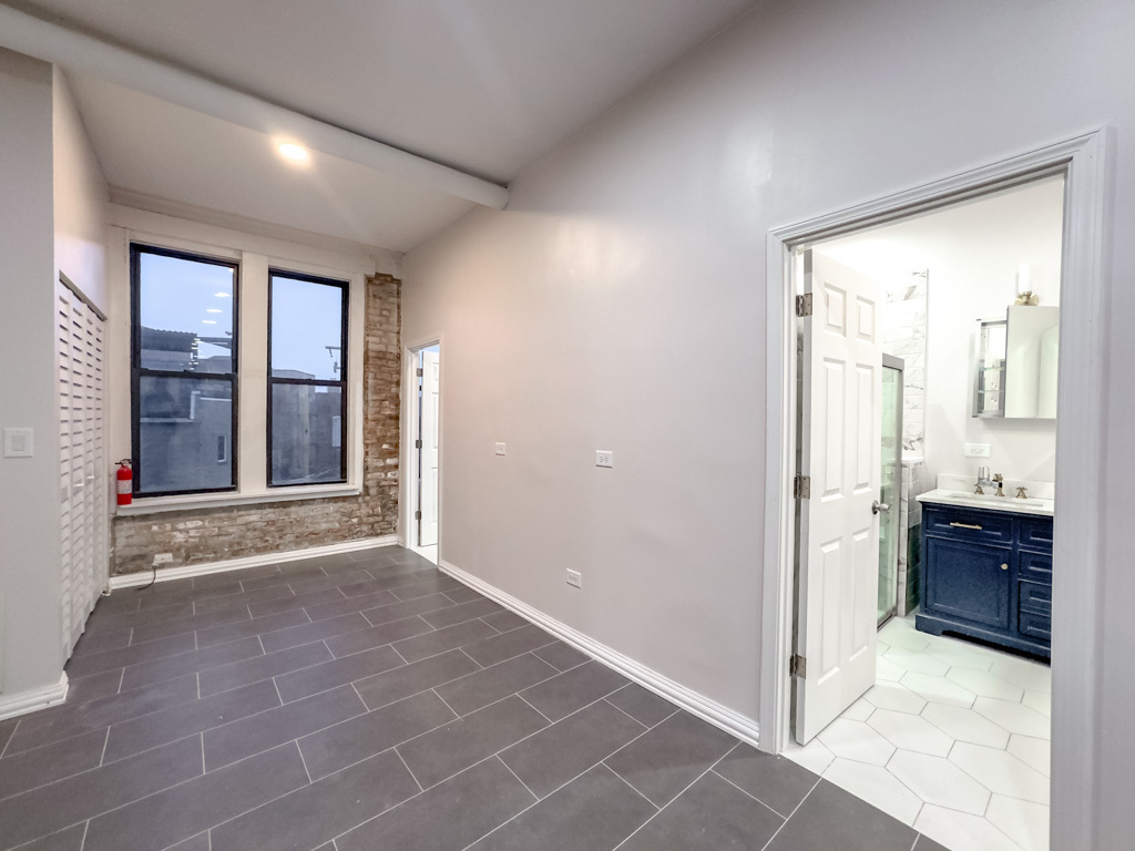 3345 N Clark Street #2, Chicago, IL 60657