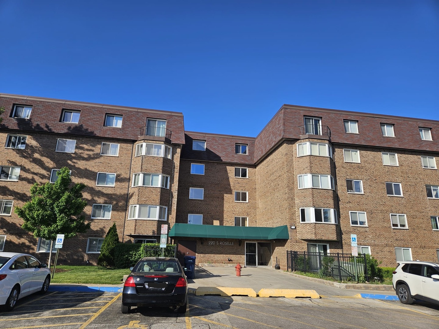 220 S roselle Road #324, Schaumburg, IL 60193