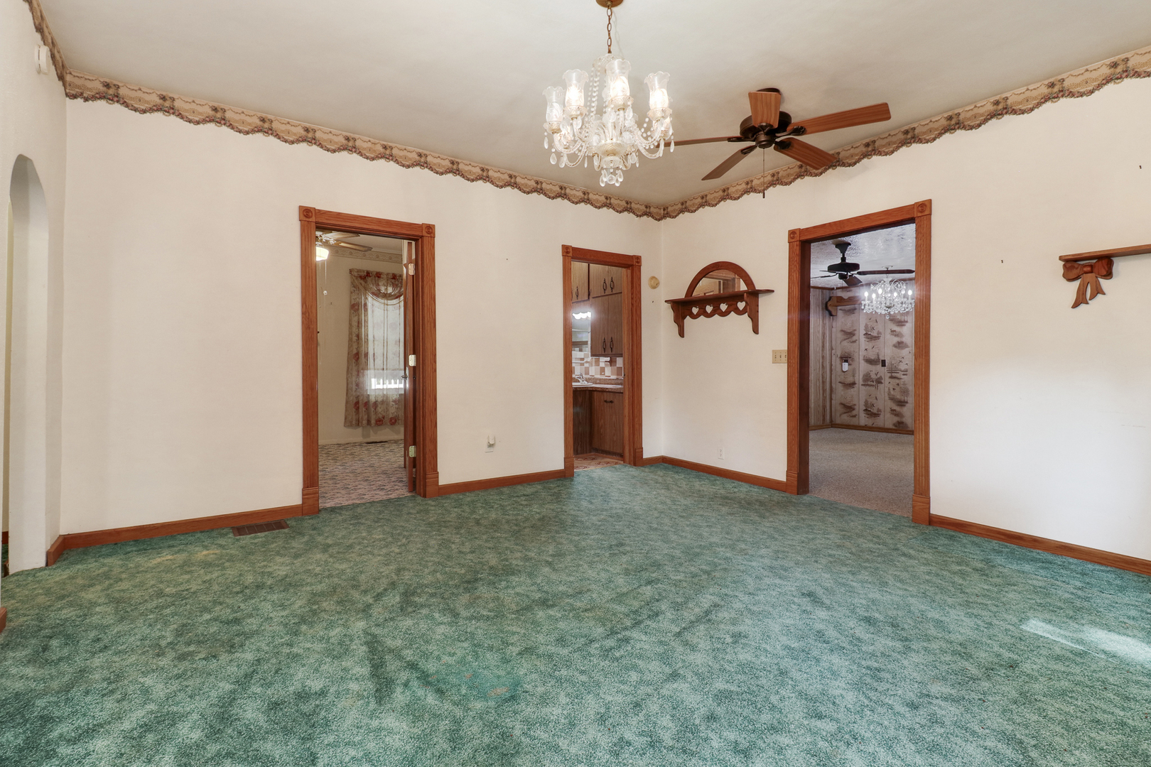 105 W C Street, Delavan, IL 61734