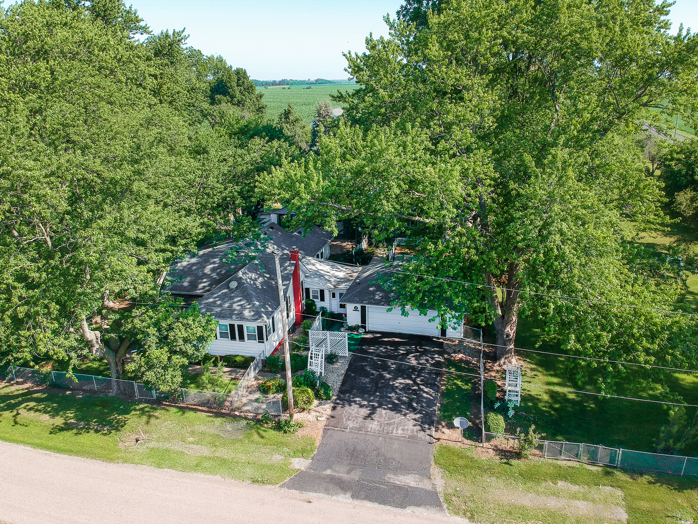 105 W C Street, Delavan, IL 61734