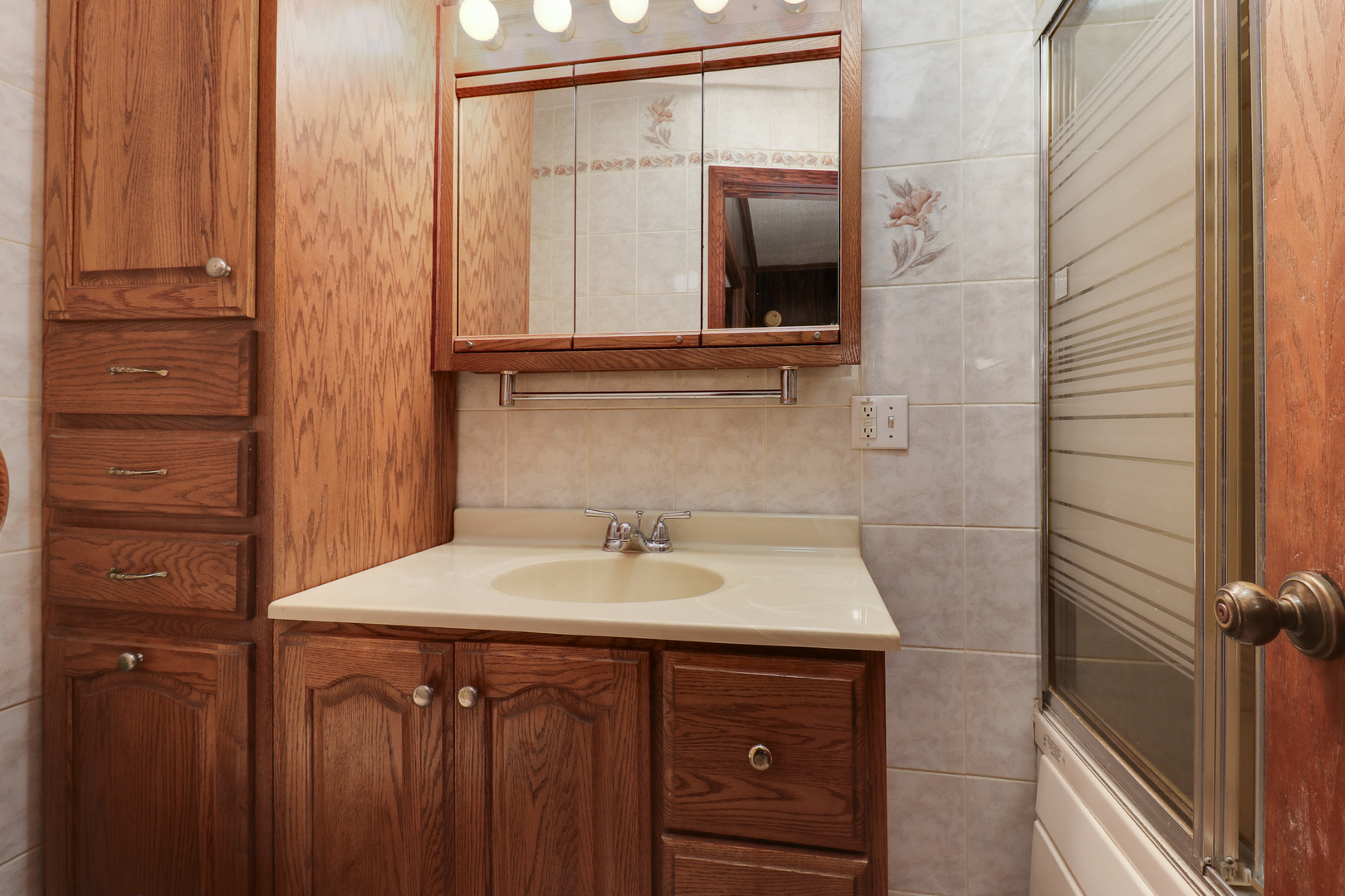 105 W C Street, Delavan, IL 61734