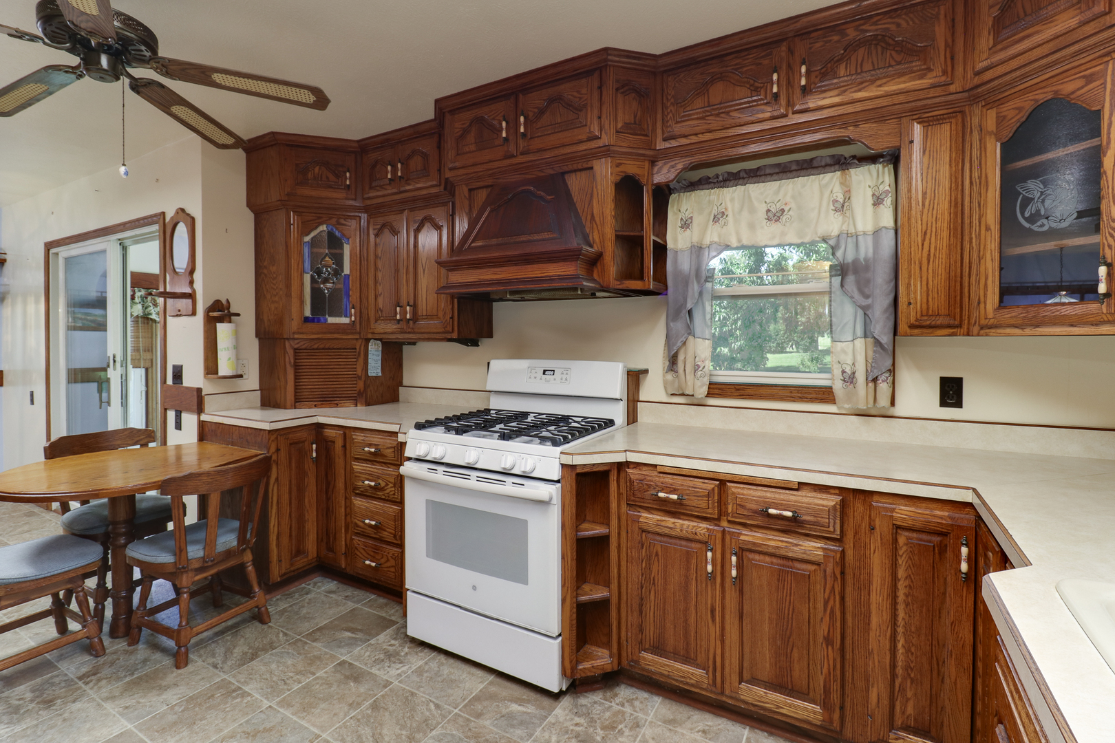 105 W C Street, Delavan, IL 61734