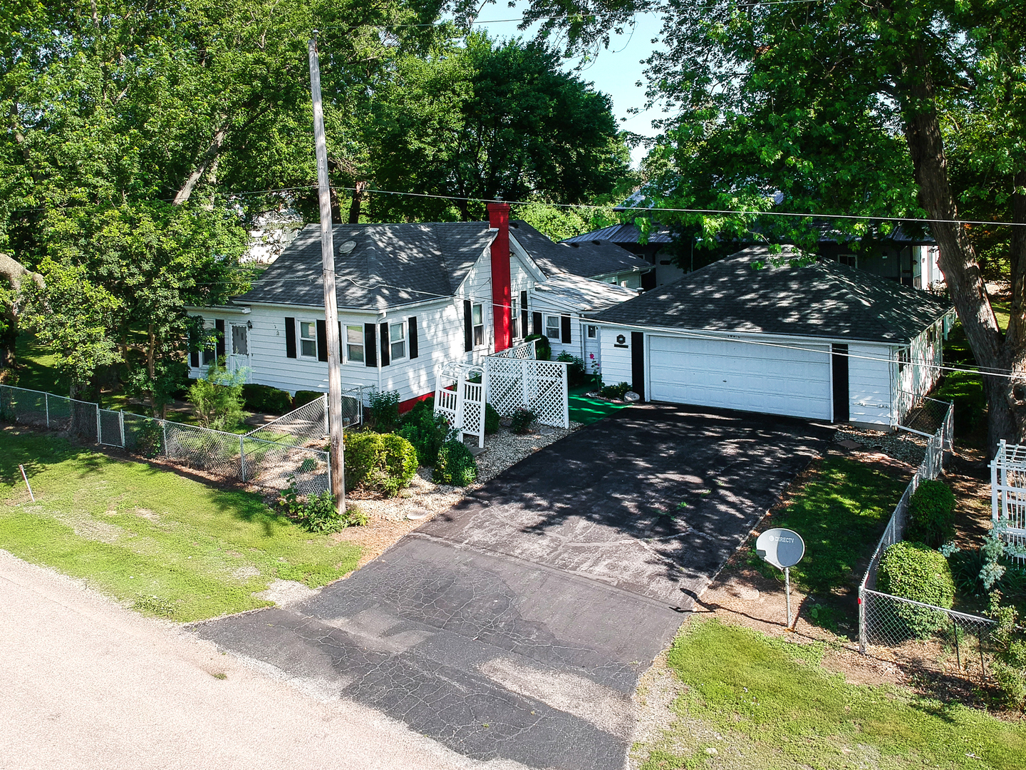 105 W C Street, Delavan, IL 61734