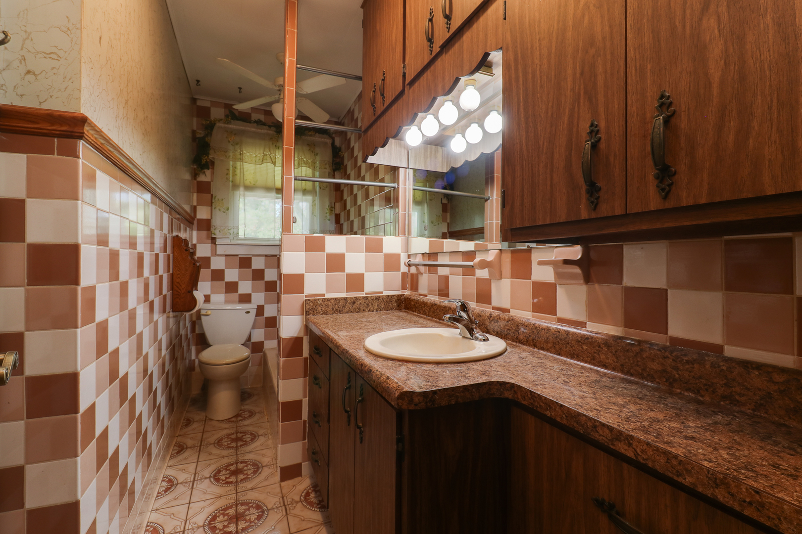 105 W C Street, Delavan, IL 61734