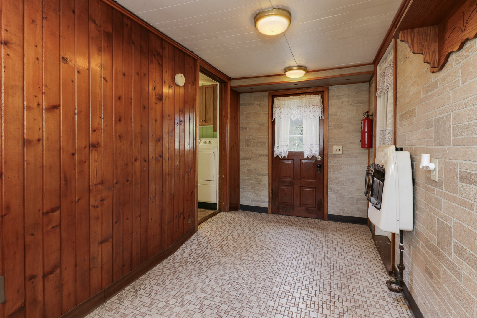 105 W C Street, Delavan, IL 61734