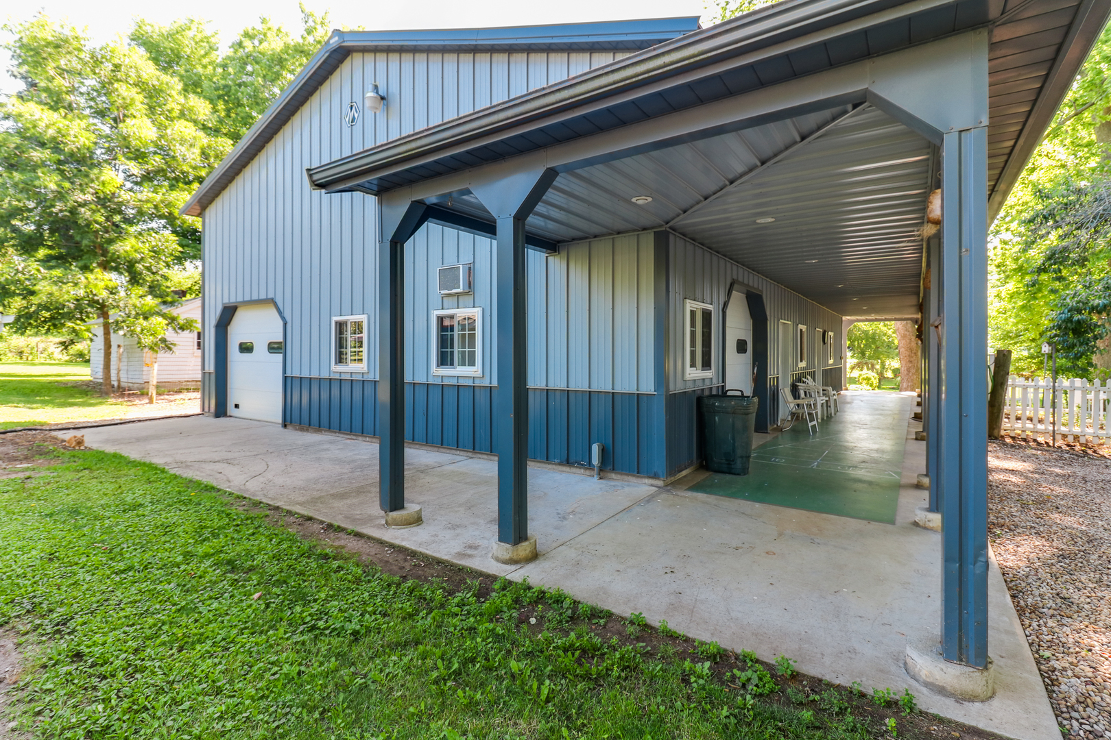 105 W C Street, Delavan, IL 61734