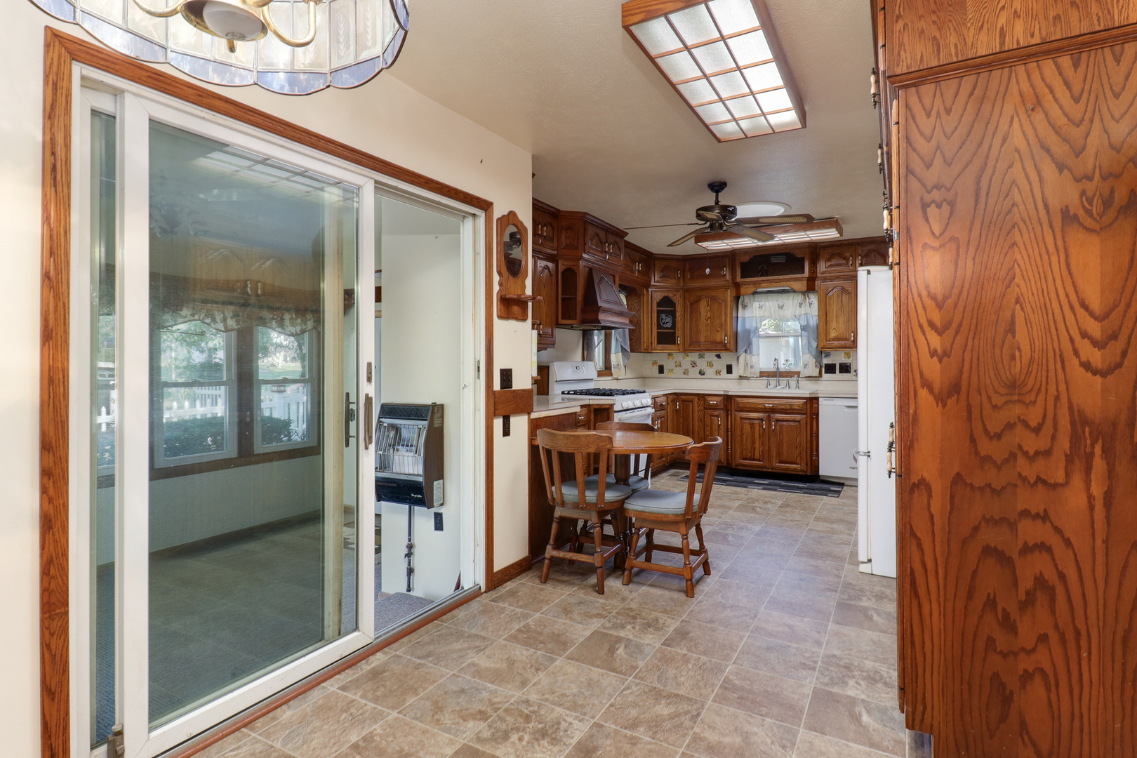 105 W C Street, Delavan, IL 61734