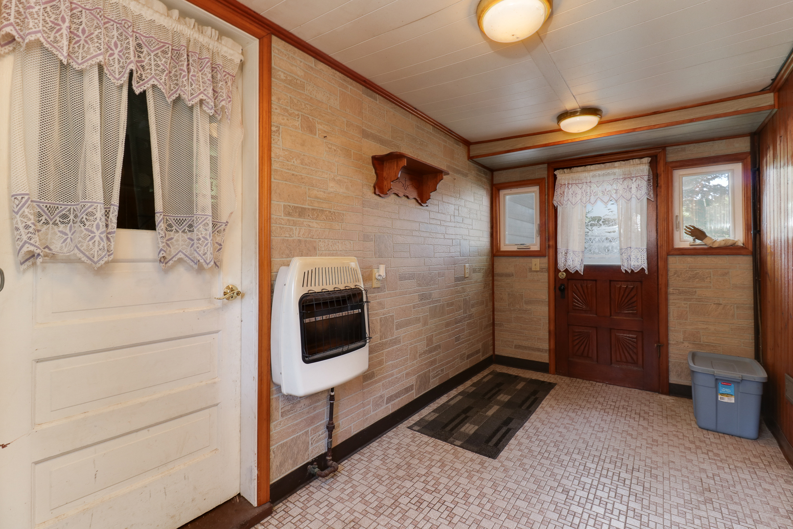 105 W C Street, Delavan, IL 61734